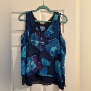 Simply Vera Vera Wang Blue
Floral V-Neck top Medium
